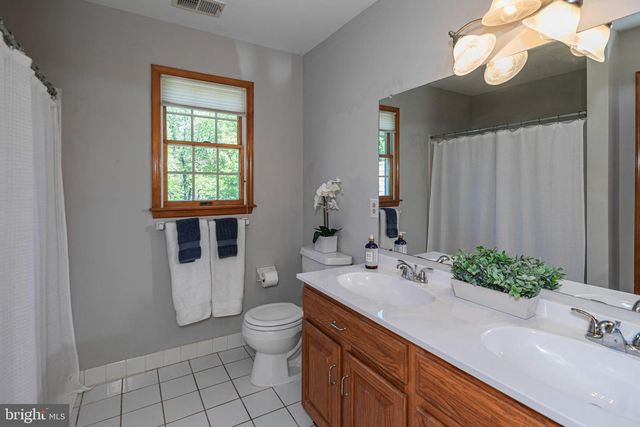 51 FIELDSTONE RD, Skillman, NJ 08558