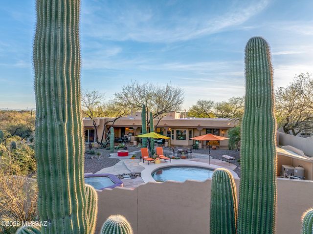 10301 E Placita Guanajuato, Tucson, AZ 85749