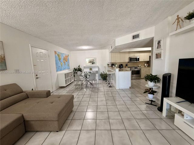 8520 SW 212th St 203, Cutler Bay, FL 33189