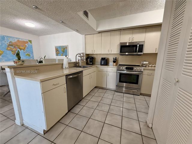 8520 SW 212th St 203, Cutler Bay, FL 33189