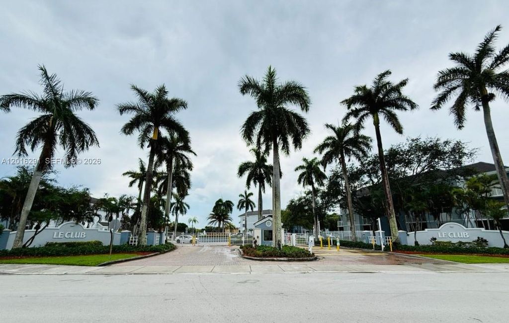 8520 SW 212th St 203, Cutler Bay, FL 33189