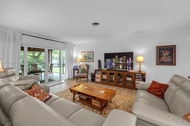 10421 SW 107th St, Miami, FL 33176