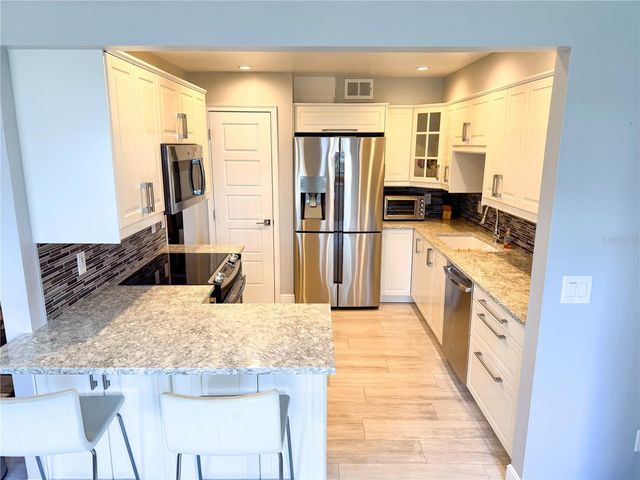 5300 WHITE CLIFF LANE 8, Orlando, FL 32812