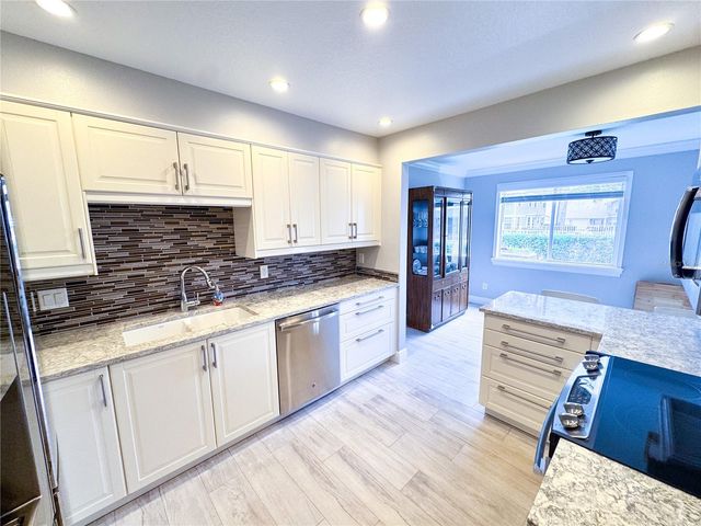 5300 WHITE CLIFF LANE 8, Orlando, FL 32812