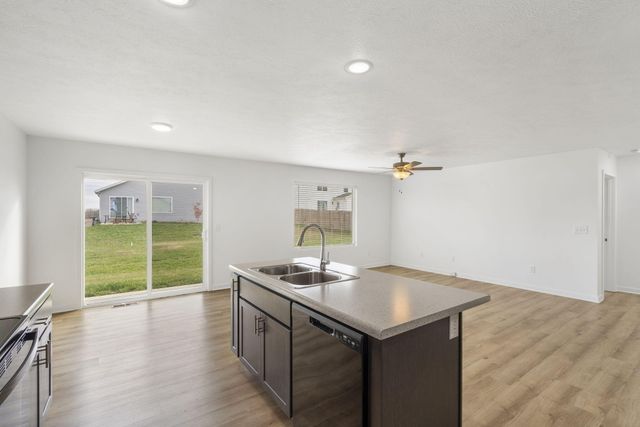 558 S Abigail Avenue, Republic, MO 65738