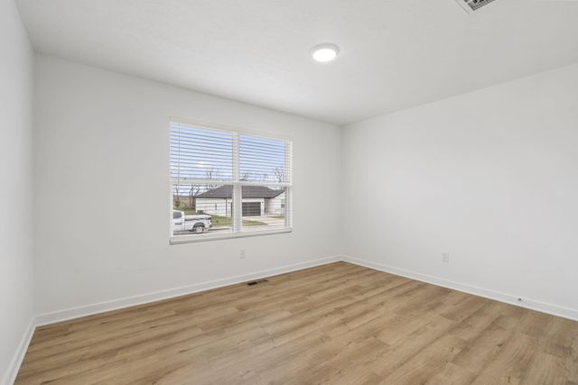 558 S Abigail Avenue, Republic, MO 65738
