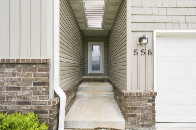 558 S Abigail Avenue, Republic, MO 65738