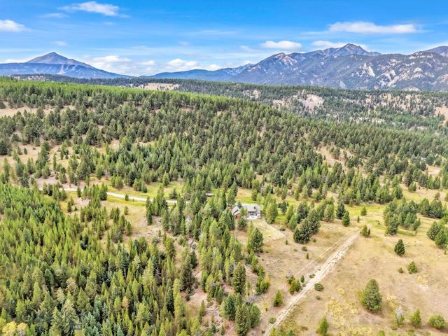 330 Stellar Jay Way, Gallatin Gateway, MT 59730