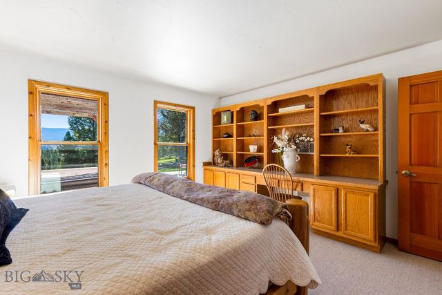 330 Stellar Jay Way, Gallatin Gateway, MT 59730