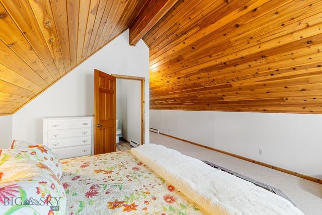 330 Stellar Jay Way, Gallatin Gateway, MT 59730