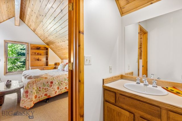 330 Stellar Jay Way, Gallatin Gateway, MT 59730