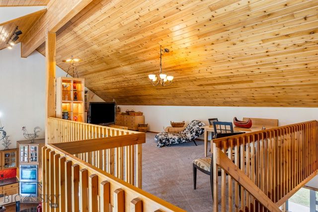 330 Stellar Jay Way, Gallatin Gateway, MT 59730