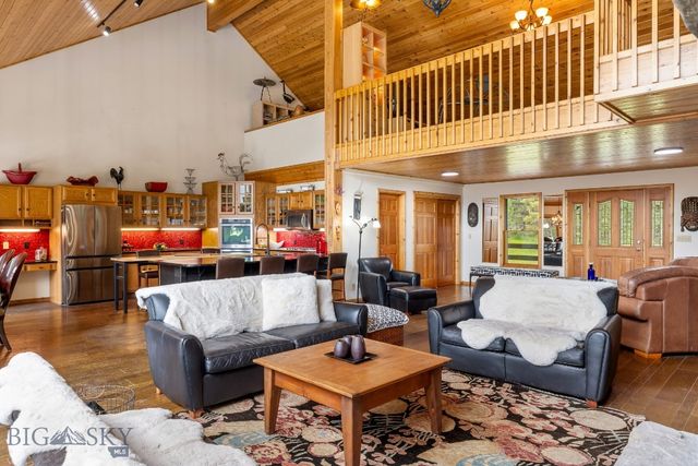 330 Stellar Jay Way, Gallatin Gateway, MT 59730