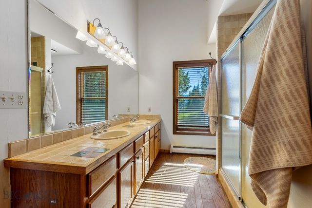 330 Stellar Jay Way, Gallatin Gateway, MT 59730