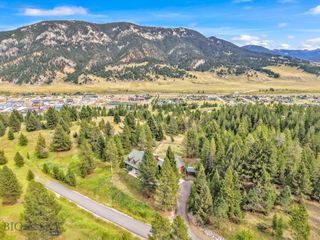 330 Stellar Jay Way, Gallatin Gateway, MT 59730