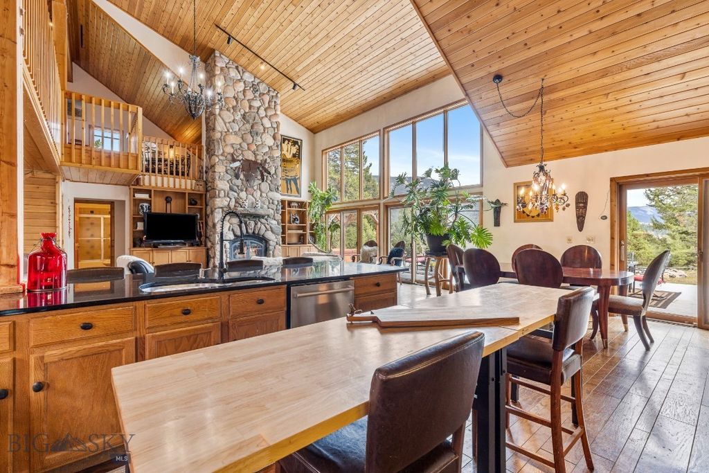 330 Stellar Jay Way, Gallatin Gateway, MT 59730 photo 7