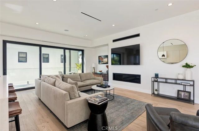 622 1st, Hermosa Beach, CA 90254