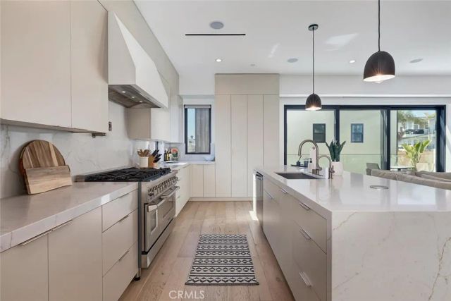 622 1st, Hermosa Beach, CA 90254