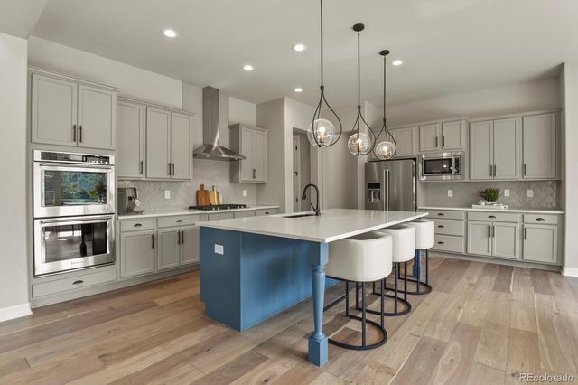 27500 E Lakeview Drive, Aurora, CO 80016