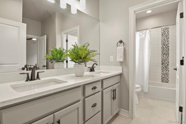 27500 E Lakeview Drive, Aurora, CO 80016