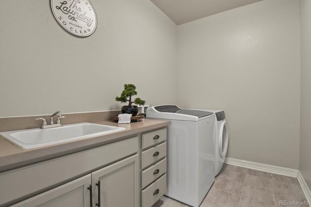 27500 E Lakeview Drive, Aurora, CO 80016