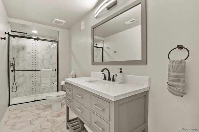 27500 E Lakeview Drive, Aurora, CO 80016