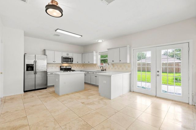 2106 Goldfinch Lane, League City, TX 77573