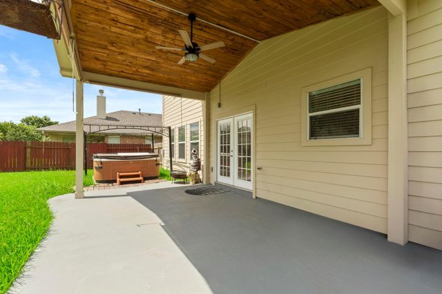 2106 Goldfinch Lane, League City, TX 77573