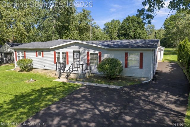2267 Howe Road, Burton, MI 48519