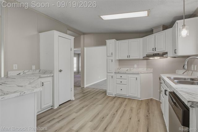 2267 Howe Road, Burton, MI 48519