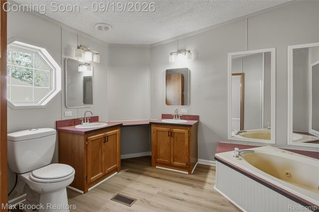 2267 Howe Road, Burton, MI 48519