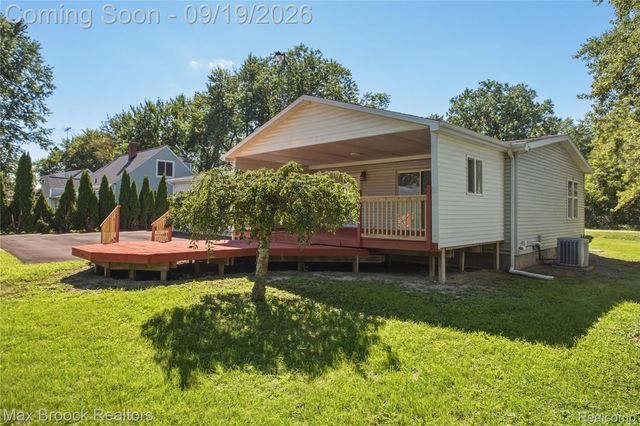 2267 Howe Road, Burton, MI 48519