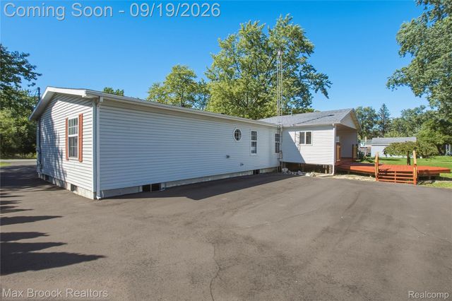 2267 Howe Road, Burton, MI 48519