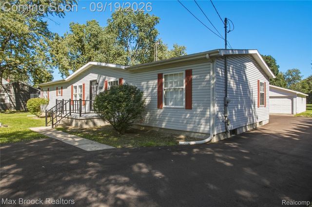 2267 Howe Road, Burton, MI 48519