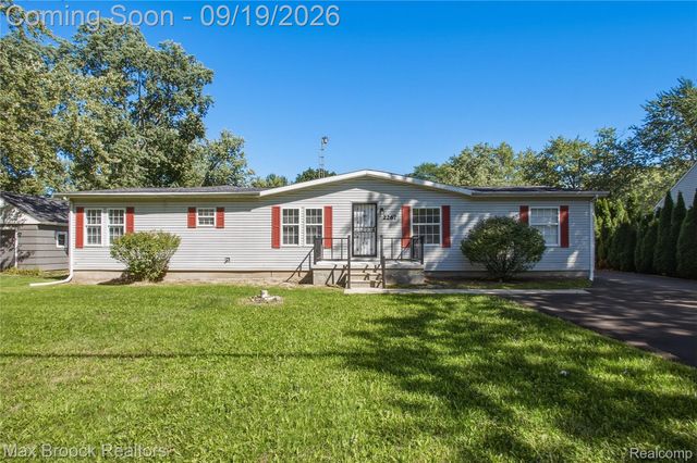 2267 Howe Road, Burton, MI 48519