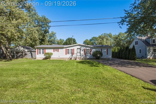 2267 Howe Road, Burton, MI 48519