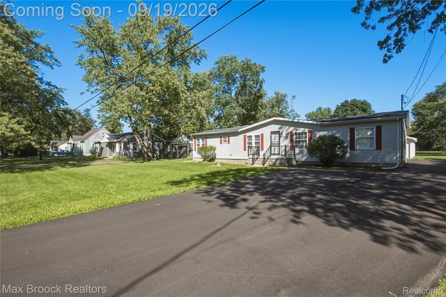 2267 Howe Road, Burton, MI 48519
