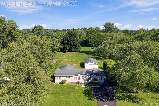 2267 Howe Road, Burton, MI 48519