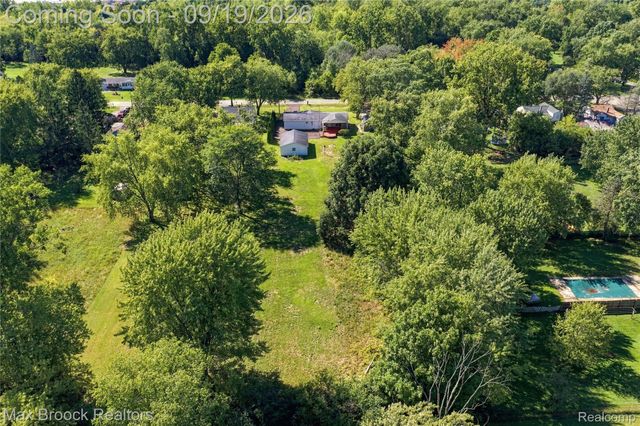 2267 Howe Road, Burton, MI 48519