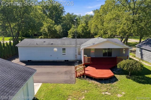 2267 Howe Road, Burton, MI 48519
