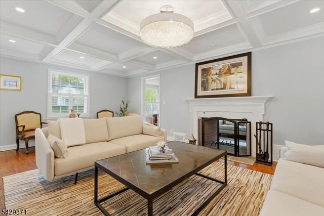 1061 Wychwood Rd, Westfield Town, NJ 07090