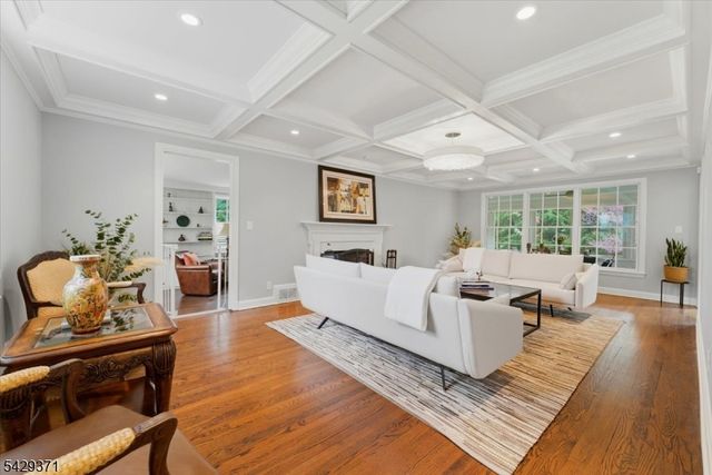 1061 Wychwood Rd, Westfield Town, NJ 07090