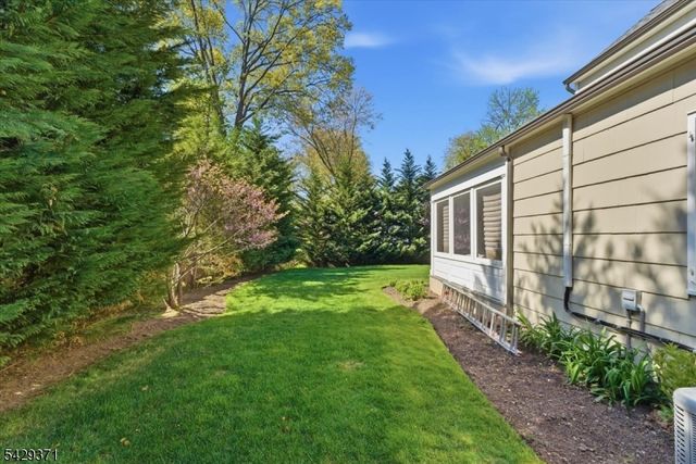 1061 Wychwood Rd, Westfield Town, NJ 07090