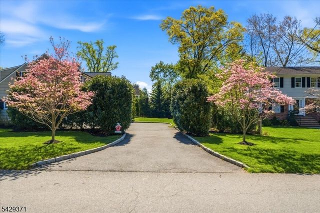 1061 Wychwood Rd, Westfield Town, NJ 07090