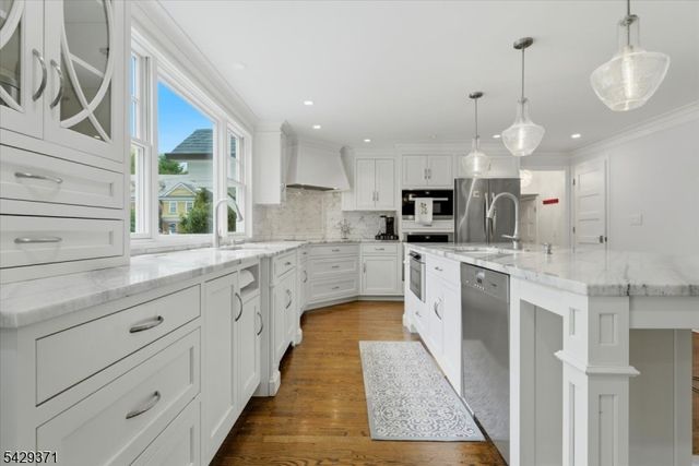 1061 Wychwood Rd, Westfield Town, NJ 07090
