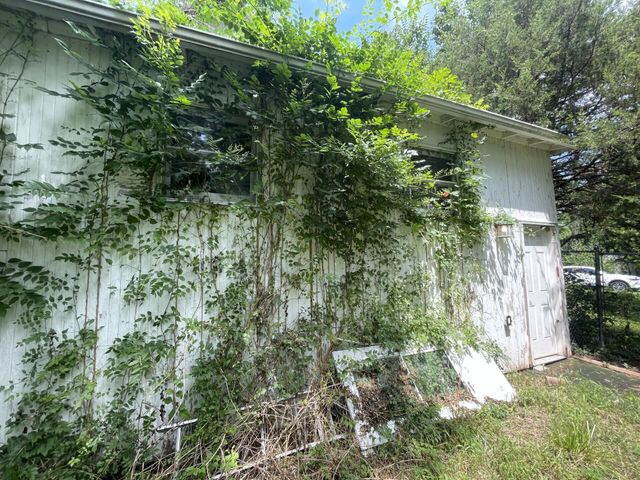 3626 E HIGHWAY 24, Moberly, MO 65270