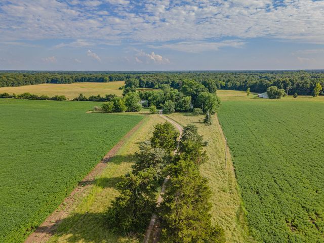 3626 E HIGHWAY 24, Moberly, MO 65270