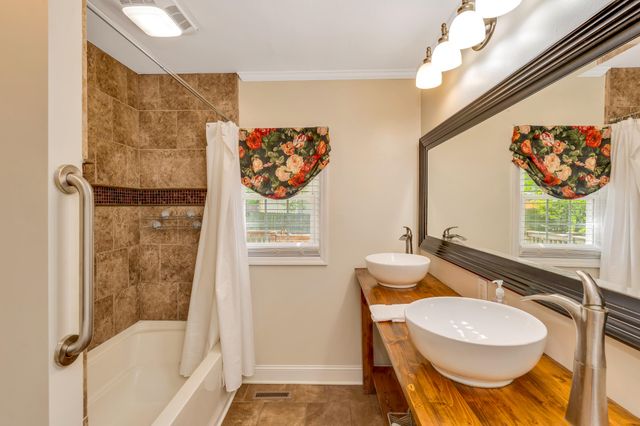 206 Arvle York Circle, Lookout Mountain, GA 30750