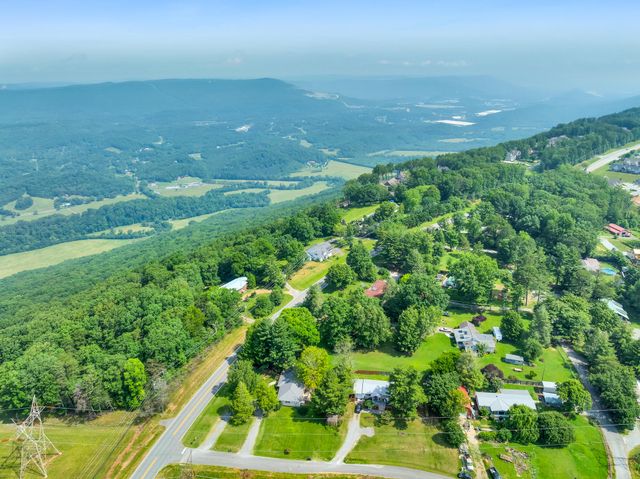 206 Arvle York Circle, Lookout Mountain, GA 30750