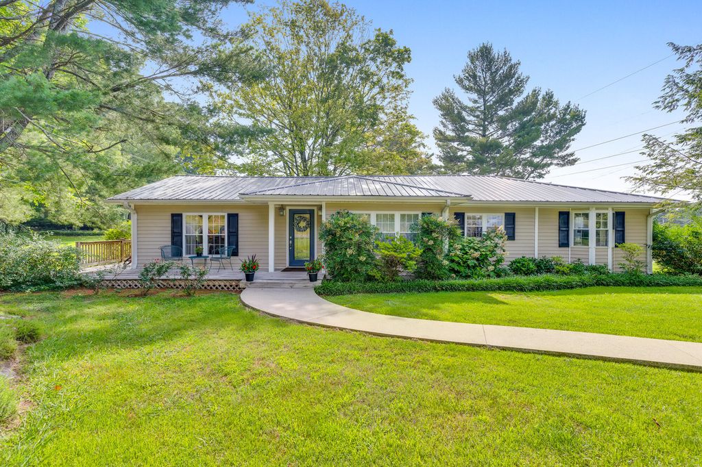 206 Arvle York Circle, Lookout Mountain, GA 30750